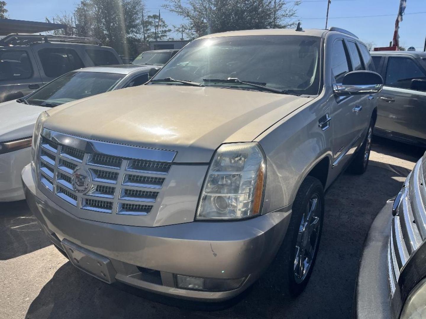 2008 GOLD CADILLAC ESCALADE 2WD (1GYEC63818R) with an 6.2L V8 OHV 16V engine, AUTOMATIC transmission, located at 2303 West Mt. Houston, Houston, 77038, (281) 507-3956, 29.771597, -95.339569 - Photo#5