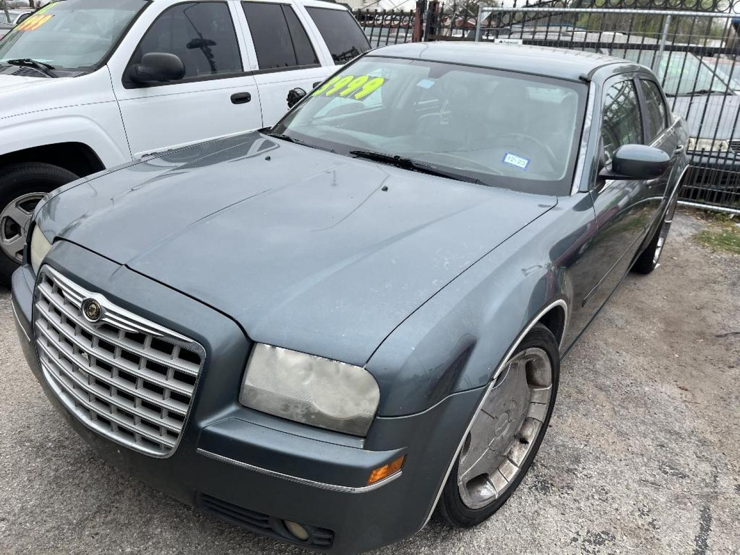 2005 GRAY CHRYSLER 300 Touring (2C3JA53G45H) with an 3.5L V6 DOHC 24V engine, AUTOMATIC transmission, located at 2303 West Mt. Houston, Houston, 77038, (281) 507-3956, 29.771597, -95.339569 - Photo#0