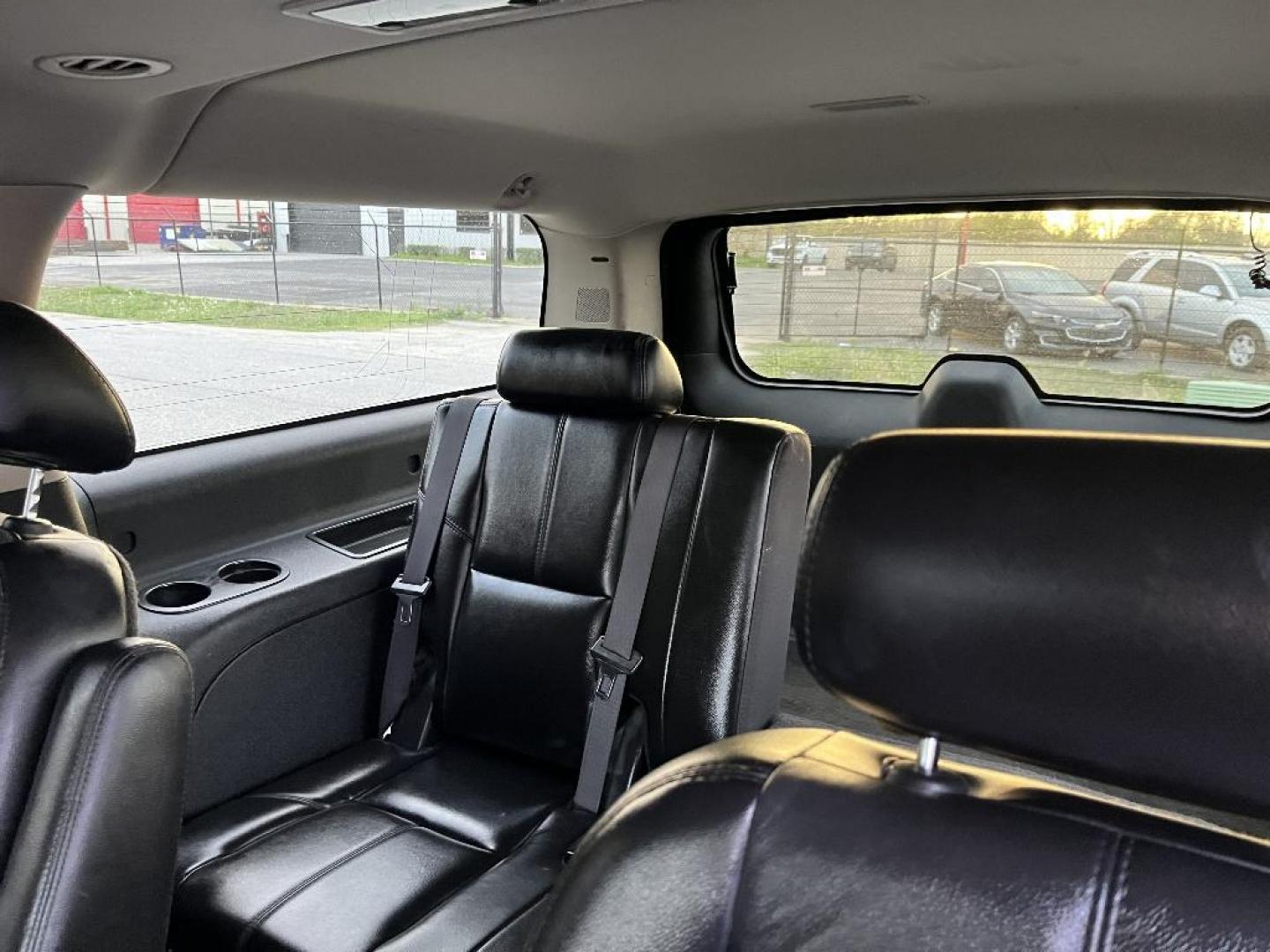 2007 BLACK GMC YUKON XL SLE-2 1/2 Ton 2WD (1GKFC16047J) with an 5.3L V8 OHV 16V FFV engine, AUTOMATIC transmission, located at 2303 West Mt. Houston, Houston, 77038, (281) 507-3956, 29.771597, -95.339569 - Photo#1