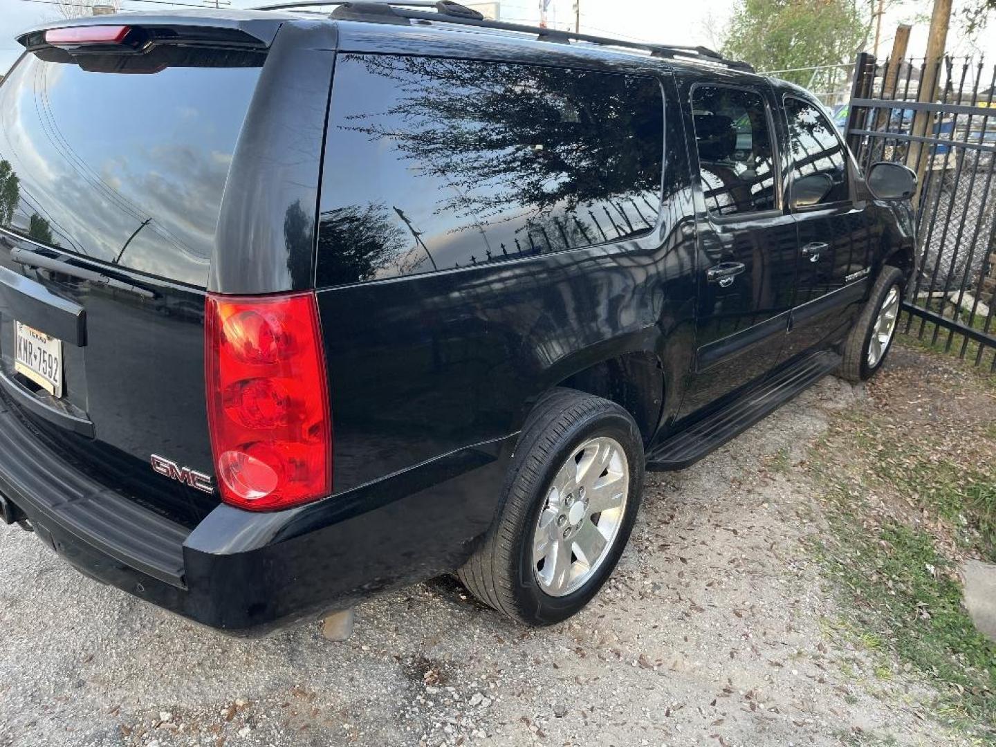 2007 BLACK GMC YUKON XL SLE-2 1/2 Ton 2WD (1GKFC16047J) with an 5.3L V8 OHV 16V FFV engine, AUTOMATIC transmission, located at 2303 West Mt. Houston, Houston, 77038, (281) 507-3956, 29.771597, -95.339569 - Photo#2