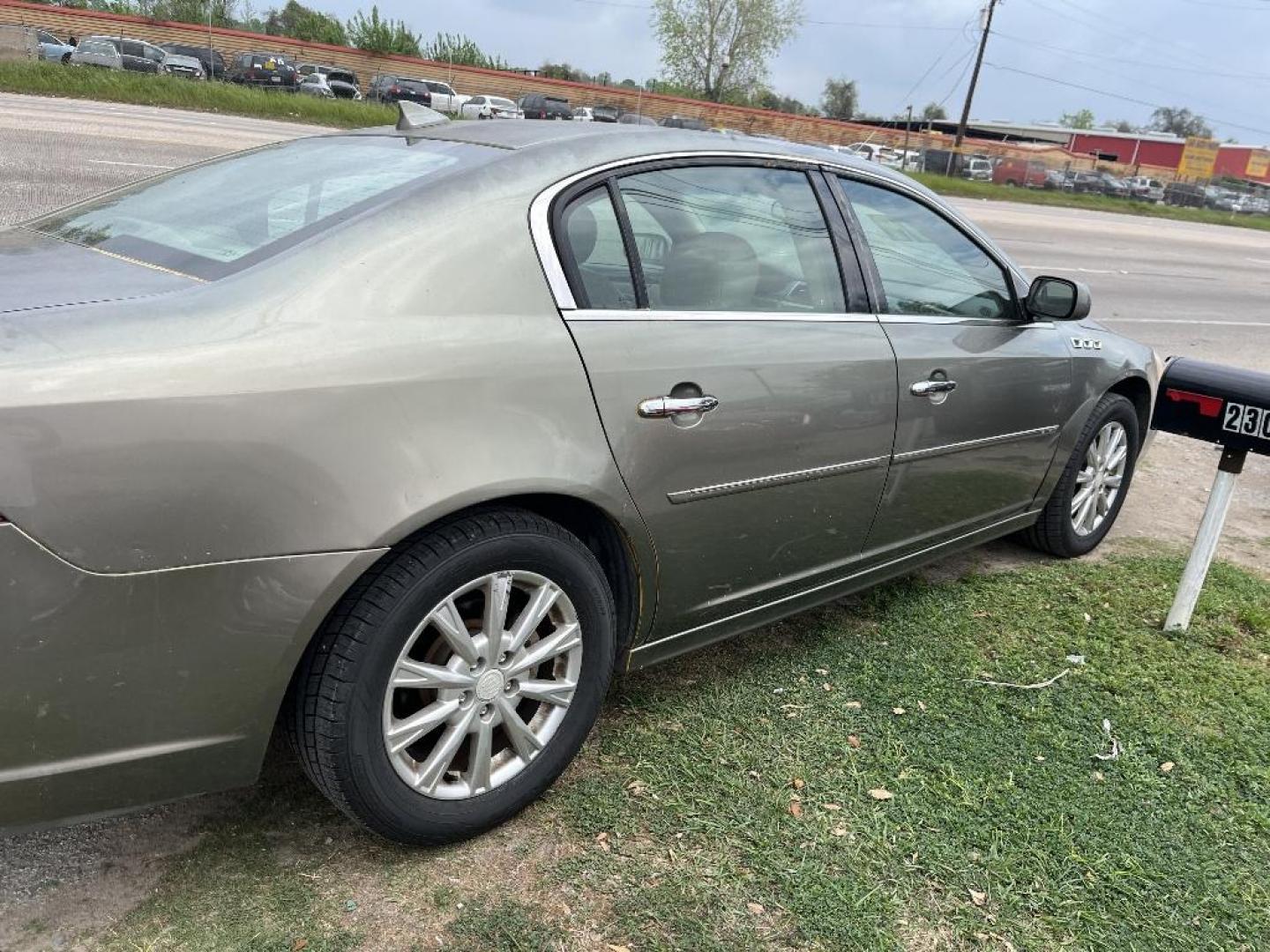 2011 BROWN BUICK LUCERNE CXL (1G4HC5EM4BU) with an 3.9L V6 OHV 12V engine, AUTOMATIC transmission, located at 2303 West Mt. Houston, Houston, Texas, 77038, (281) 507-3956, 29.771597, -95.339569 - Photo#4