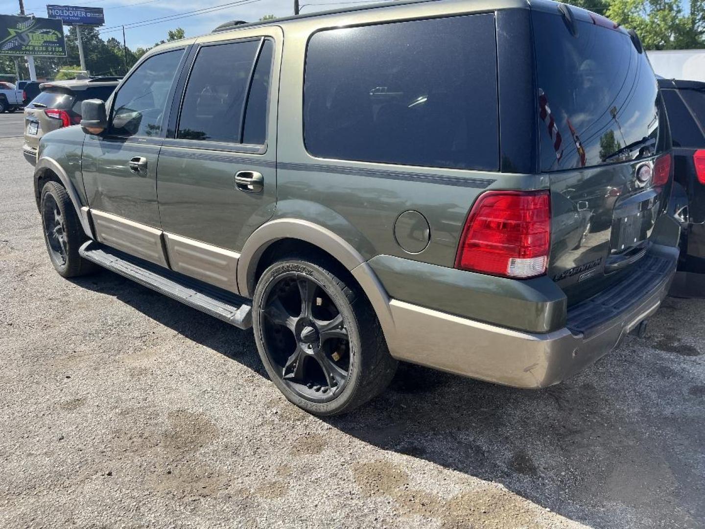 2003 GREEN FORD EXPEDITION Eddie Bauer 5.4L 2WD (1FMFU17L73L) with an 5.4L V8 SOHC 16V engine, AUTOMATIC transmission, located at 2303 West Mt. Houston, Houston, Texas, 77038, (281) 507-3956, 29.771597, -95.339569 - Photo#1