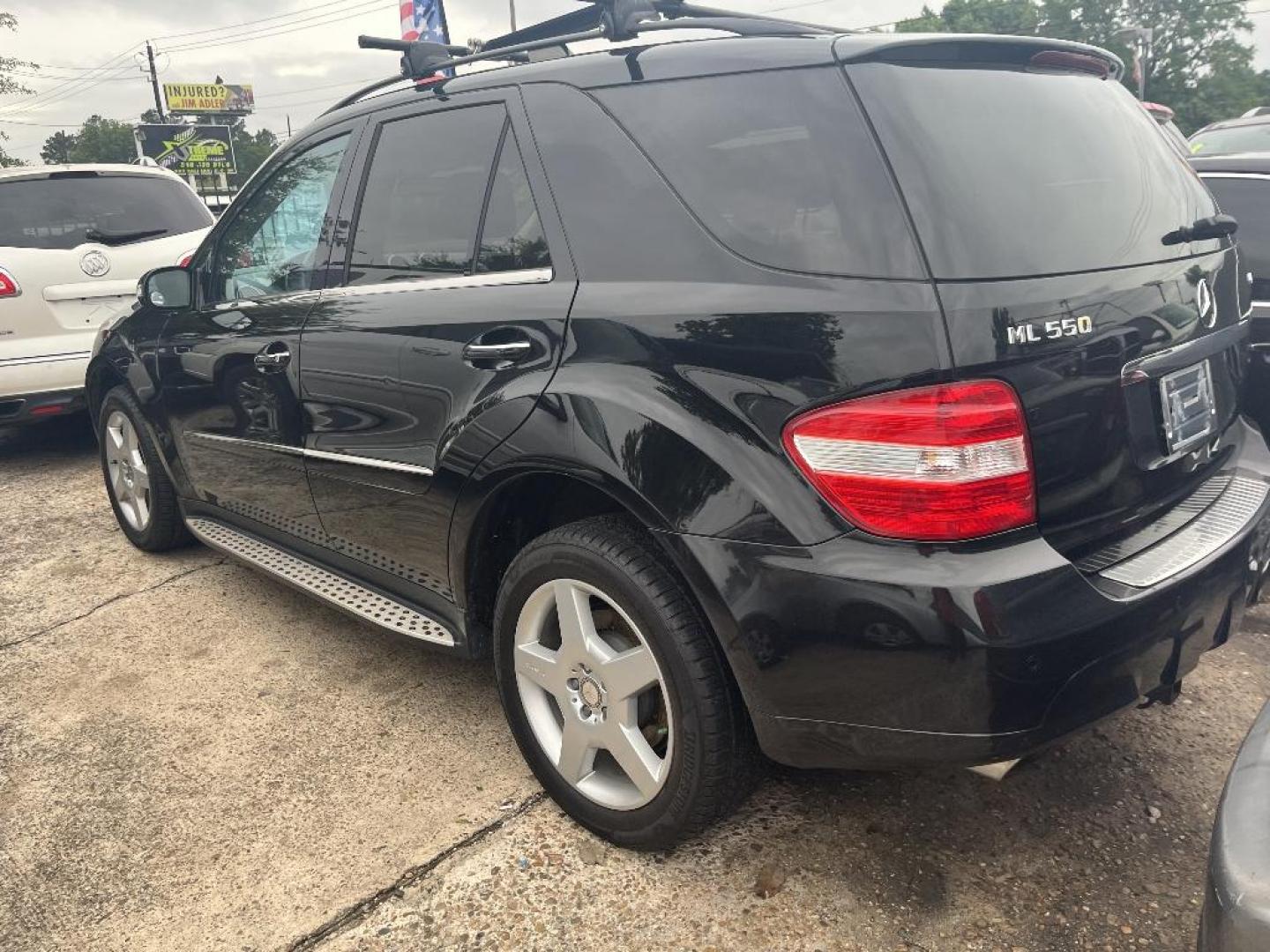 2008 BLACK MERCEDES-BENZ M-CLASS ML550 (4JGBB72E98A) with an 5.5L V8 DOHC 24V engine, AUTOMATIC transmission, located at 2303 West Mt. Houston, Houston, Texas, 77038, (281) 507-3956, 29.771597, -95.339569 - Photo#1