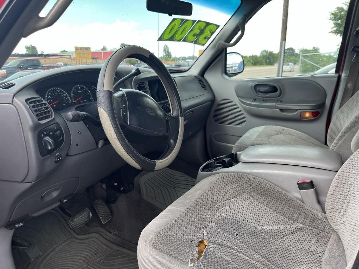 2001 RED FORD F-150 XLT SuperCrew 2WD (1FTRW07L01K) with an 5.4L V8 SOHC 16V engine, AUTOMATIC transmission, located at 2303 West Mt. Houston, Houston, Texas, 77038, (281) 507-3956, 29.771597, -95.339569 - Photo#2