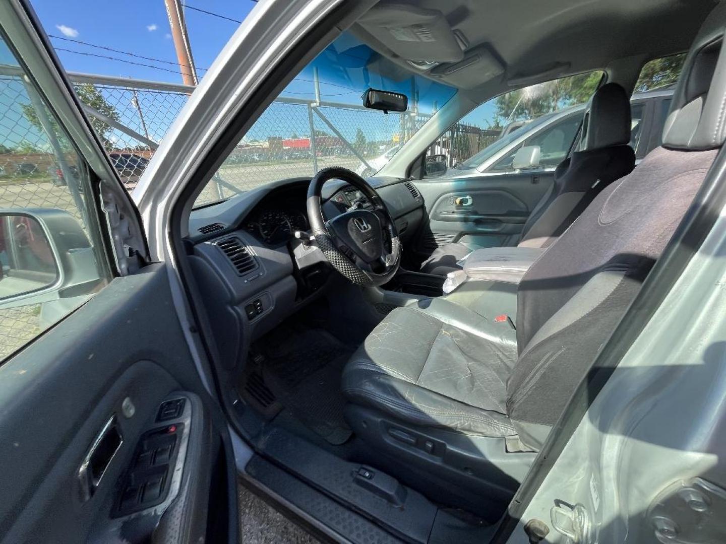 2003 GRAY HONDA PILOT EX w/ Leather and DVD (2HKYF18693H) with an 3.5L V6 SOHC 24V engine, AUTOMATIC transmission, located at 2303 West Mt. Houston, Houston, Texas, 77038, (281) 507-3956, 29.771597, -95.339569 - Photo#4