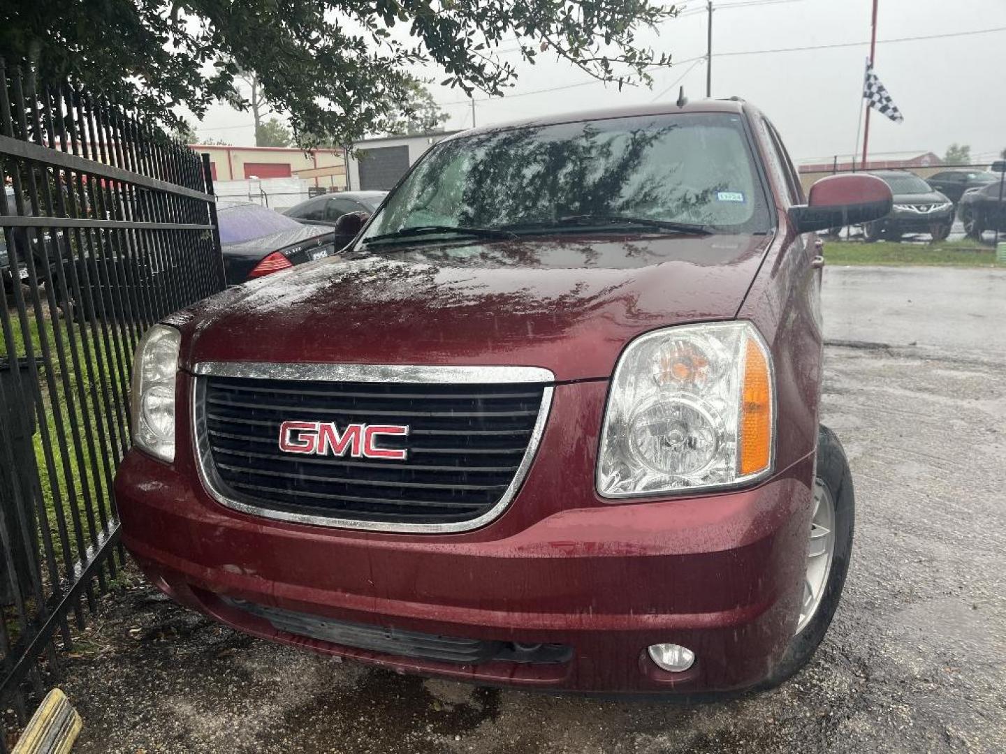 2008 RED GMC YUKON XL SLE-1 1/2 Ton 2WD (1GKFC16J88J) with an 5.3L V8 OHV 16V engine, AUTOMATIC transmission, located at 2303 West Mt. Houston, Houston, Texas, 77038, (281) 507-3956, 29.771597, -95.339569 - Photo#0