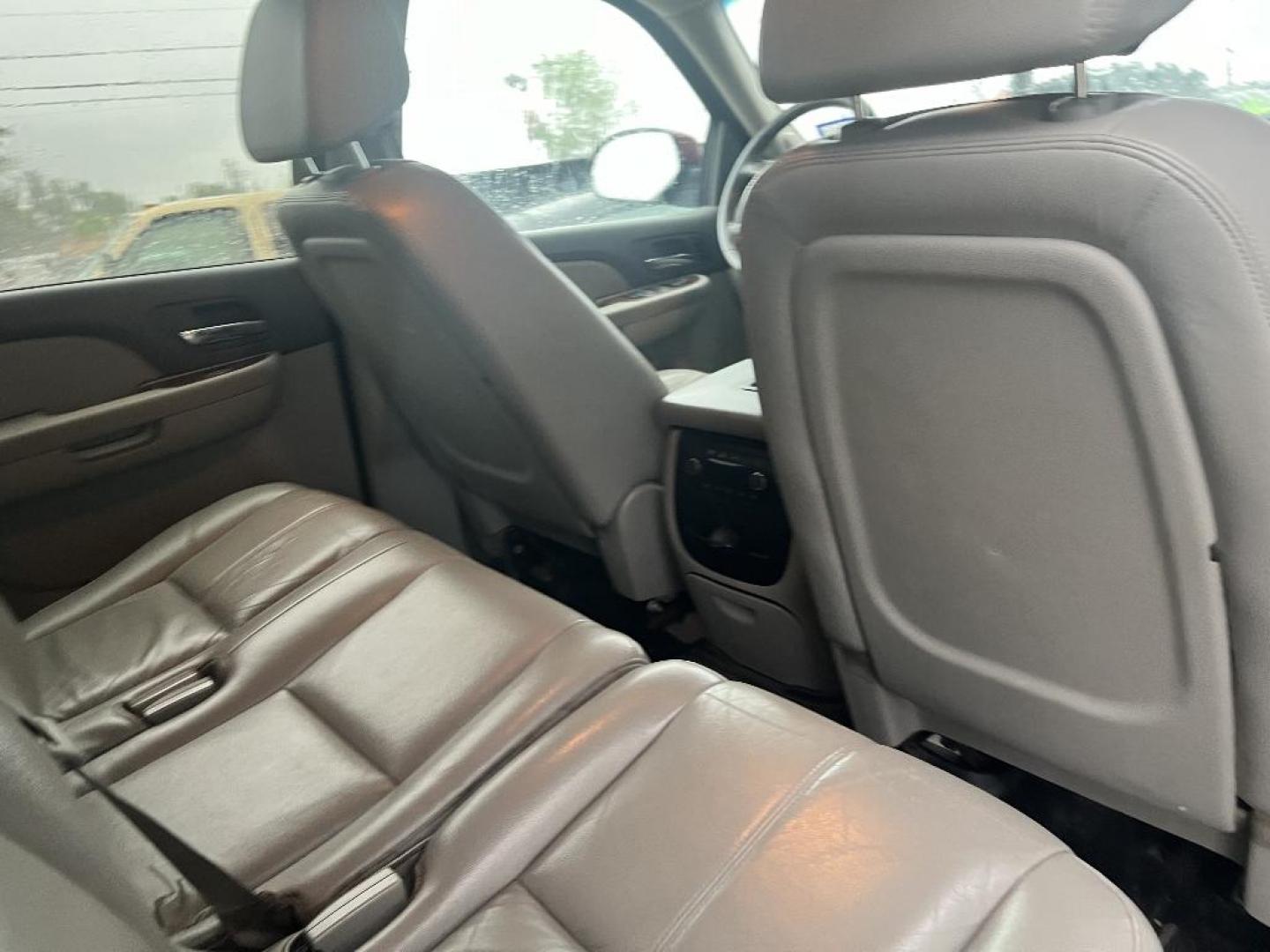 2008 RED GMC YUKON XL SLE-1 1/2 Ton 2WD (1GKFC16J88J) with an 5.3L V8 OHV 16V engine, AUTOMATIC transmission, located at 2303 West Mt. Houston, Houston, Texas, 77038, (281) 507-3956, 29.771597, -95.339569 - Photo#2