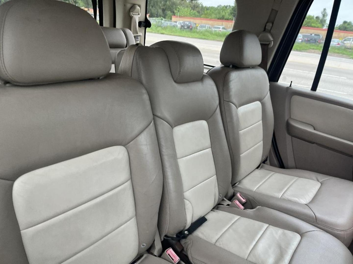 2003 GRAY FORD EXPEDITION Eddie Bauer 5.4L 2WD (1FMRU17L33L) with an 5.4L V8 SOHC 16V engine, AUTOMATIC transmission, located at 2303 West Mt. Houston, Houston, Texas, 77038, (281) 507-3956, 29.771597, -95.339569 - Photo#4