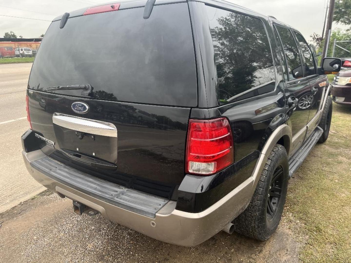 2003 GRAY FORD EXPEDITION Eddie Bauer 5.4L 2WD (1FMRU17L33L) with an 5.4L V8 SOHC 16V engine, AUTOMATIC transmission, located at 2303 West Mt. Houston, Houston, Texas, 77038, (281) 507-3956, 29.771597, -95.339569 - Photo#5