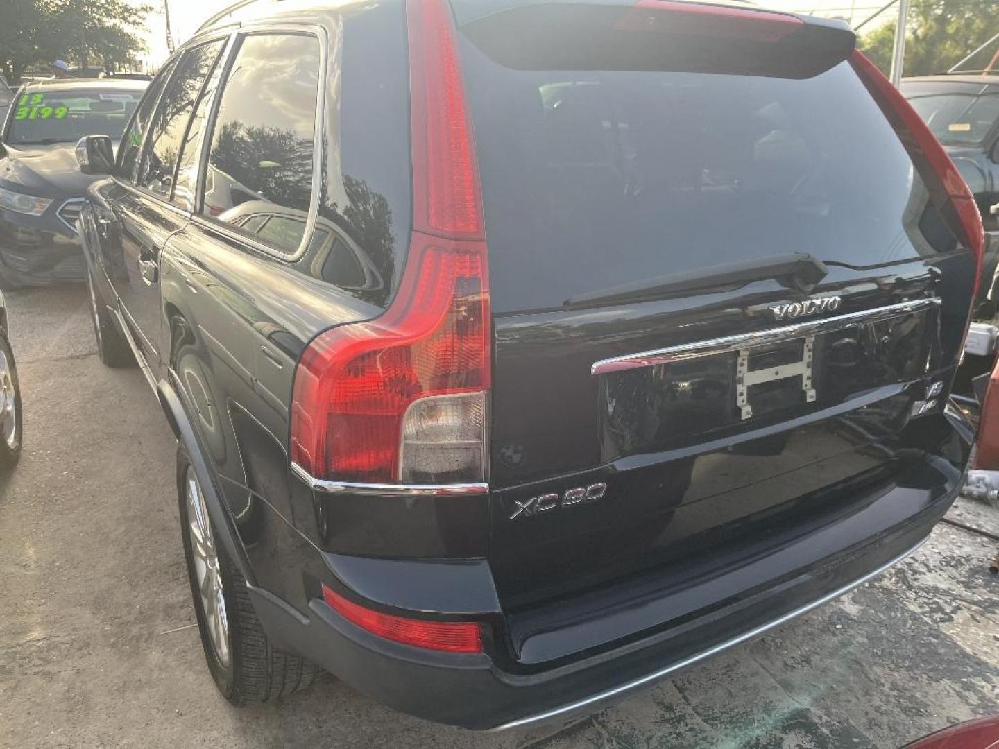 2008 BLACK VOLVO XC90 V8 (YV4CZ852981) with an 4.4L V8 DOHC 32V engine, AUTOMATIC transmission, located at 2303 West Mt. Houston, Houston, Texas, 77038, (281) 507-3956, 29.771597, -95.339569 - Photo#4