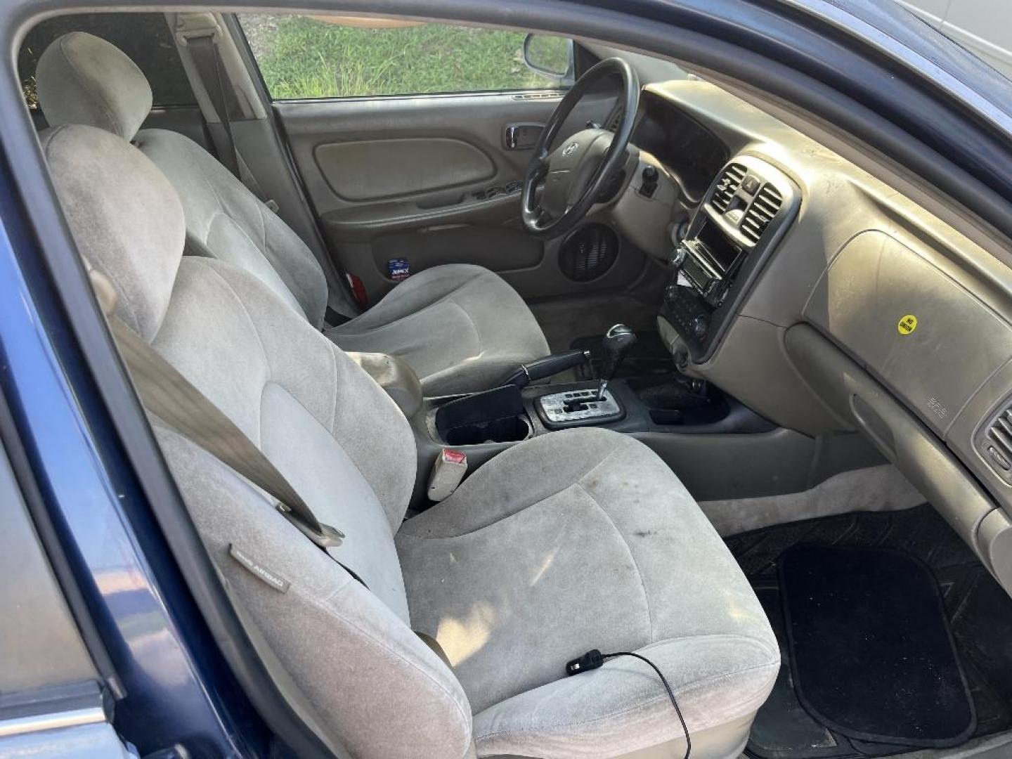 2005 GRAY /GRAY HYUNDAI SONATA Base (KMHWF25H65A) with an 2.7L V6 DOHC 24V engine, AUTOMATIC transmission, located at 2303 West Mt. Houston, Houston, Texas, 77038, (281) 507-3956, 29.771597, -95.339569 - Photo#2