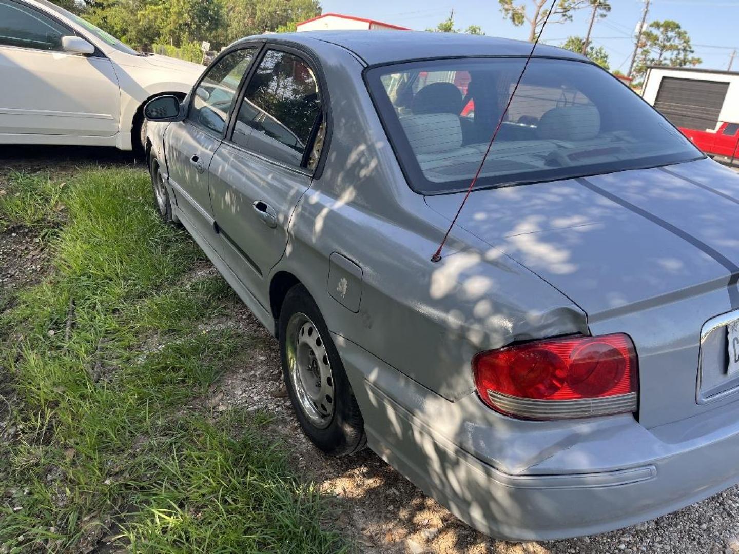 2005 GRAY /GRAY HYUNDAI SONATA Base (KMHWF25H65A) with an 2.7L V6 DOHC 24V engine, AUTOMATIC transmission, located at 2303 West Mt. Houston, Houston, Texas, 77038, (281) 507-3956, 29.771597, -95.339569 - Photo#3