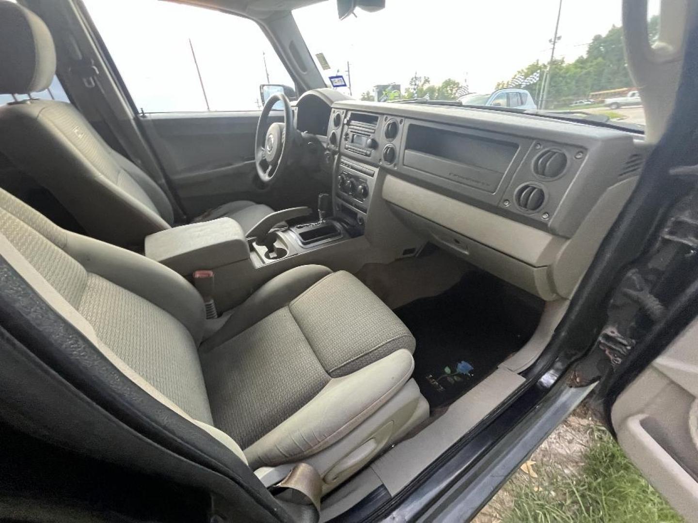 2006 BLACK JEEP COMMANDER 4WD (1J8HG48K16C) with an 3.7L V6 SOHC 12V engine, AUTOMATIC transmission, located at 2303 West Mt. Houston, Houston, Texas, 77038, (281) 507-3956, 29.771597, -95.339569 - Photo#6