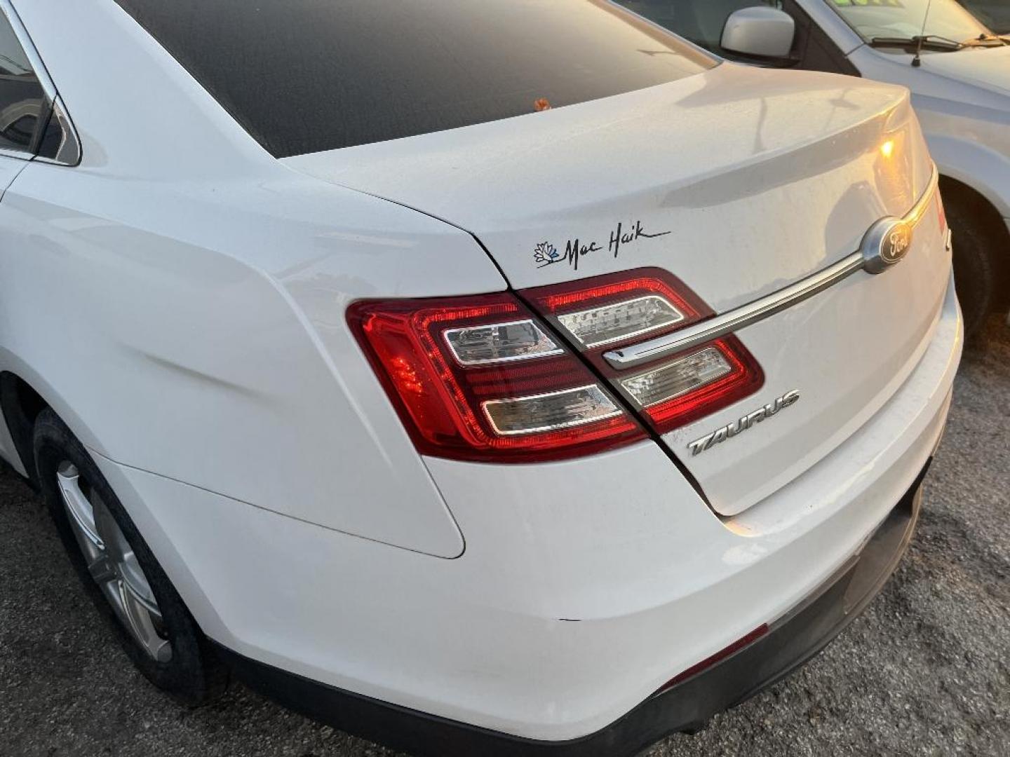 2016 WHITE FORD TAURUS SE FWD (1FAHP2D8XGG) with an 3.5L V6 DOHC 24V engine, AUTOMATIC transmission, located at 2303 West Mt. Houston, Houston, Texas, 77038, (281) 507-3956, 29.771597, -95.339569 - Photo#1