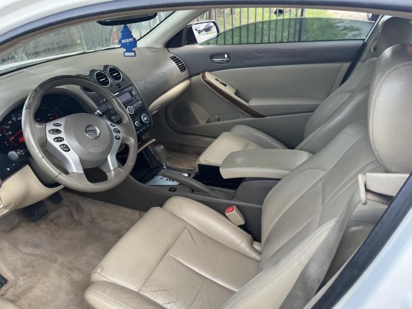 2008 WHITE NISSAN ALTIMA 3.5 SE Coupe (1N4BL24E58C) with an 3.5L V6 DOHC 24V engine, AUTOMATIC transmission, located at 2303 West Mt. Houston, Houston, Texas, 77038, (281) 507-3956, 29.771597, -95.339569 - Photo#3