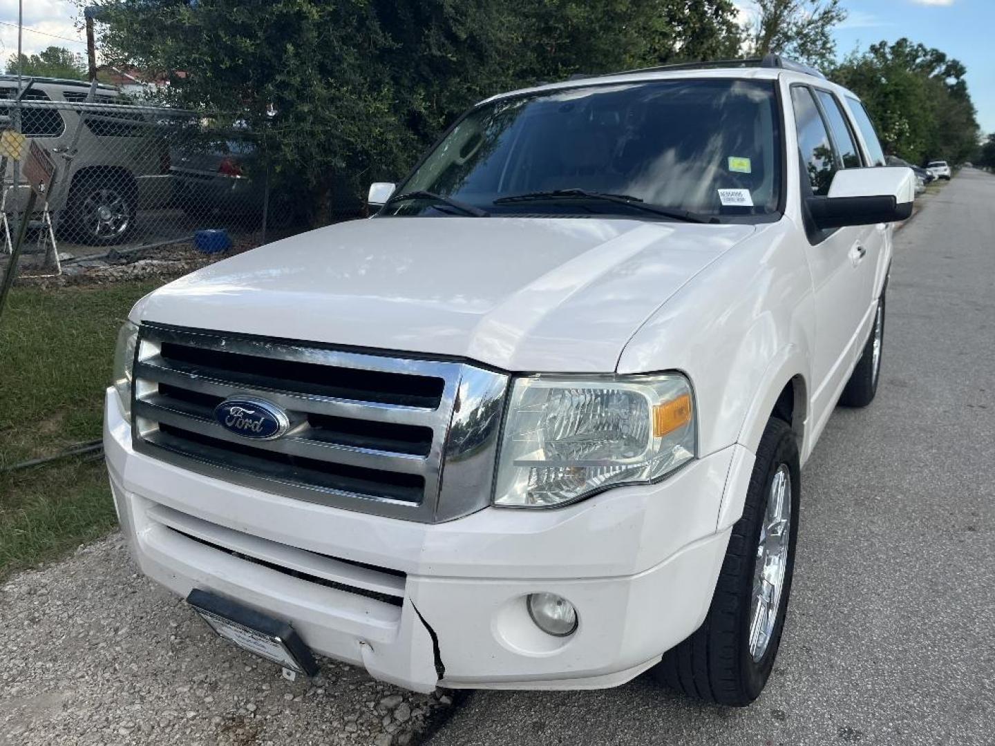 2010 WHITE FORD EXPEDITION Limited 2WD (1FMJU1K58AE) with an 5.4L V8 SOHC 16V FFV engine, AUTOMATIC transmission, located at 2303 West Mt. Houston, Houston, Texas, 77038, (281) 507-3956, 29.771597, -95.339569 - Photo#0