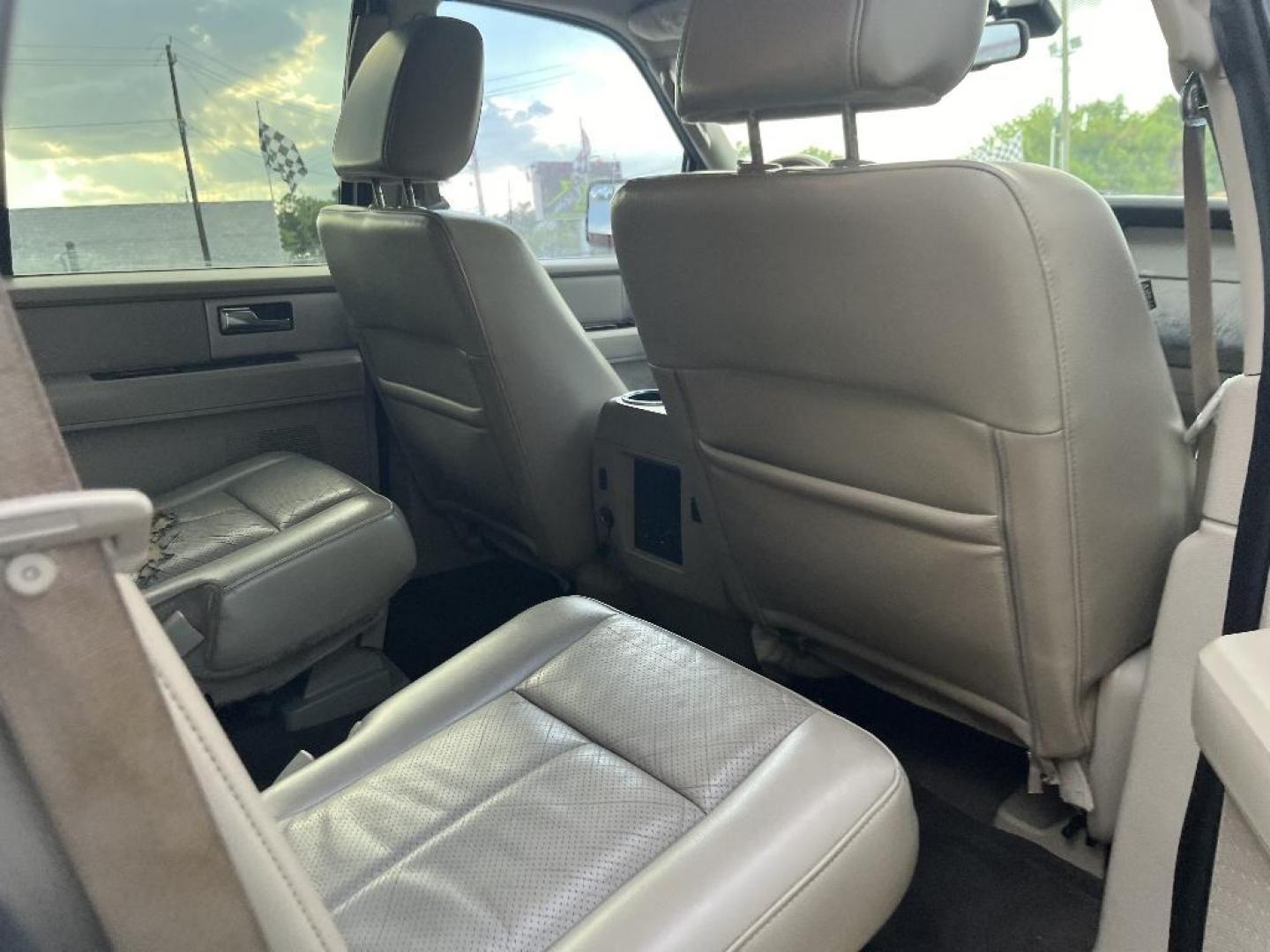 2010 WHITE FORD EXPEDITION Limited 2WD (1FMJU1K58AE) with an 5.4L V8 SOHC 16V FFV engine, AUTOMATIC transmission, located at 2303 West Mt. Houston, Houston, Texas, 77038, (281) 507-3956, 29.771597, -95.339569 - Photo#6