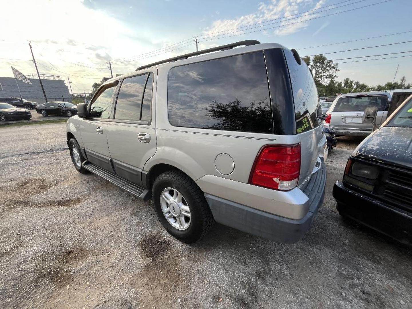 2006 GRAY FORD EXPEDITION XLT 2WD (1FMPU15506L) with an 5.4L V8 SOHC 16V engine, AUTOMATIC transmission, located at 2303 West Mt. Houston, Houston, Texas, 77038, (281) 507-3956, 29.771597, -95.339569 - Photo#0