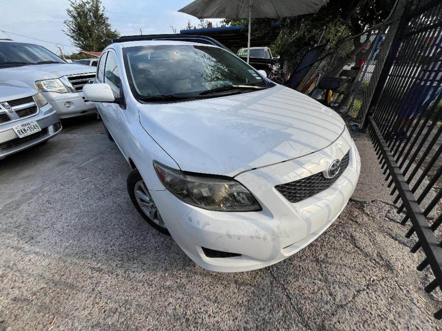 2010 WHITE TOYOTA COROLLA LE 4-Speed AT (2T1BU4EE9AC) with an 1.8L L4 DOHC 16V engine, AUTOMATIC transmission, located at 2303 West Mt. Houston, Houston, Texas, 77038, (281) 507-3956, 29.771597, -95.339569 - Photo#0