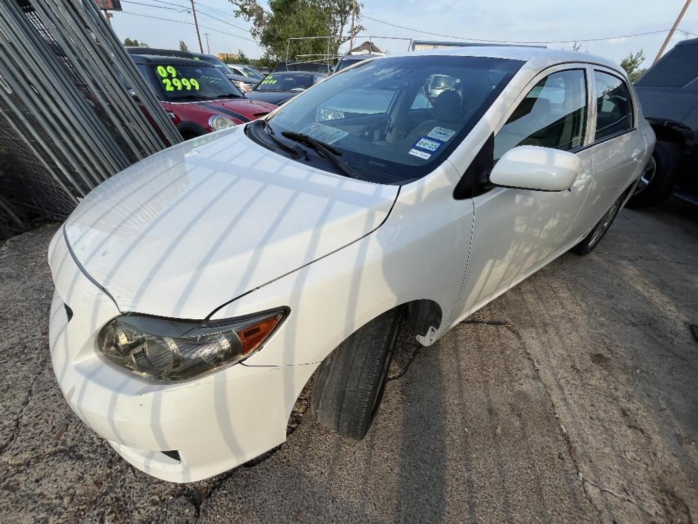 2010 WHITE TOYOTA COROLLA LE 4-Speed AT (2T1BU4EE9AC) with an 1.8L L4 DOHC 16V engine, AUTOMATIC transmission, located at 2303 West Mt. Houston, Houston, Texas, 77038, (281) 507-3956, 29.771597, -95.339569 - Photo#4