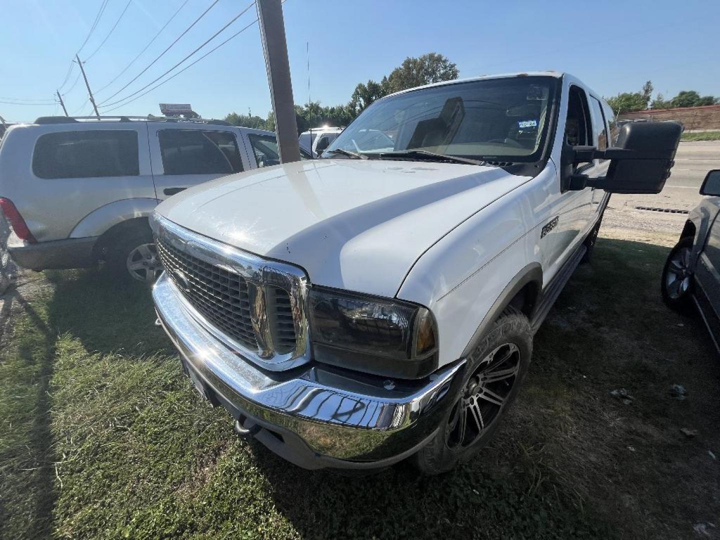 2001 WHITE FORD EXCURSION Limited 2WD (1FMNU42S31E) with an 6.8L V10 SOHC 20V engine, AUTOMATIC transmission, located at 2303 West Mt. Houston, Houston, Texas, 77038, (281) 507-3956, 29.771597, -95.339569 - Photo#0