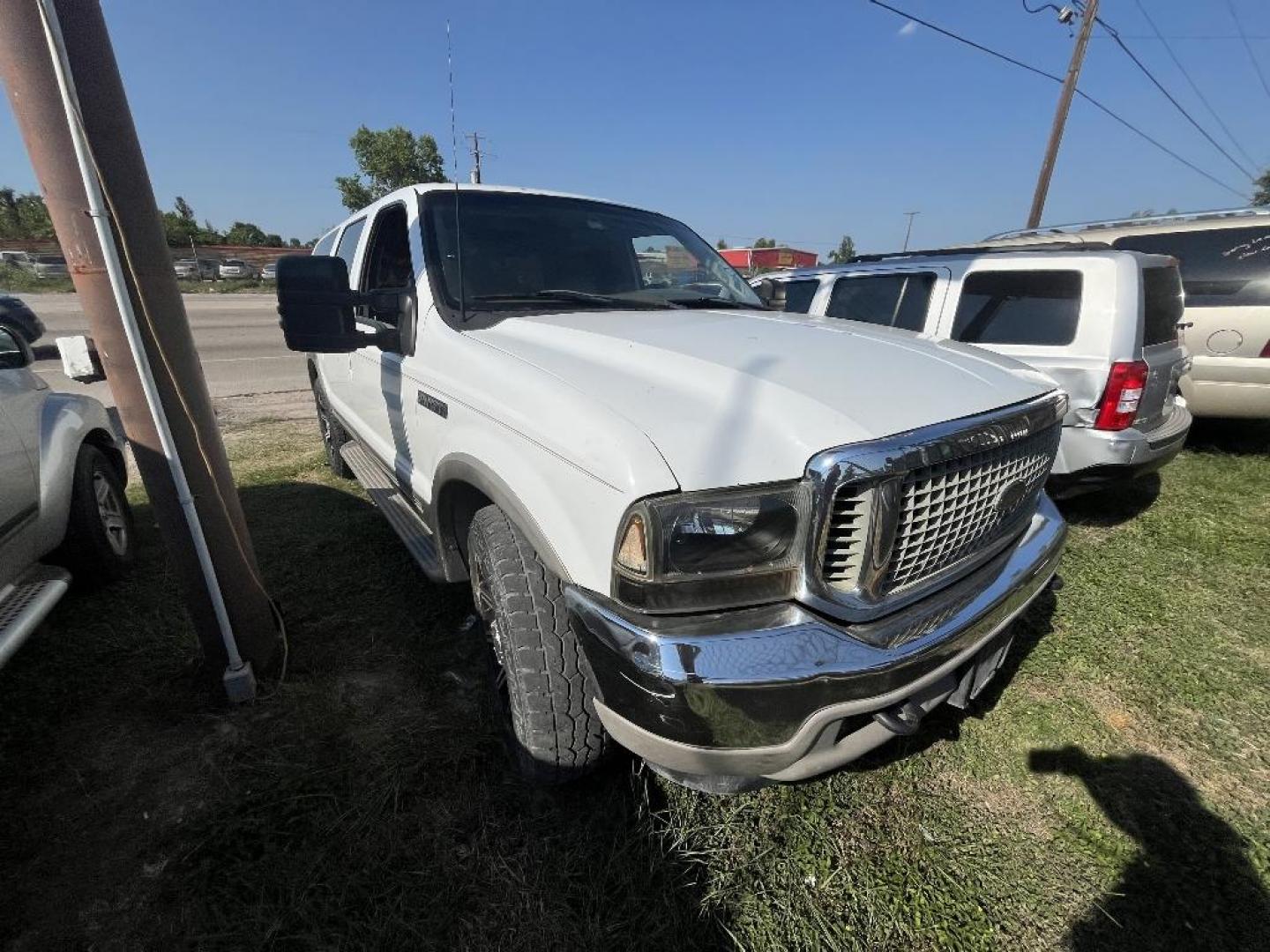 2001 WHITE FORD EXCURSION Limited 2WD (1FMNU42S31E) with an 6.8L V10 SOHC 20V engine, AUTOMATIC transmission, located at 2303 West Mt. Houston, Houston, Texas, 77038, (281) 507-3956, 29.771597, -95.339569 - Photo#1