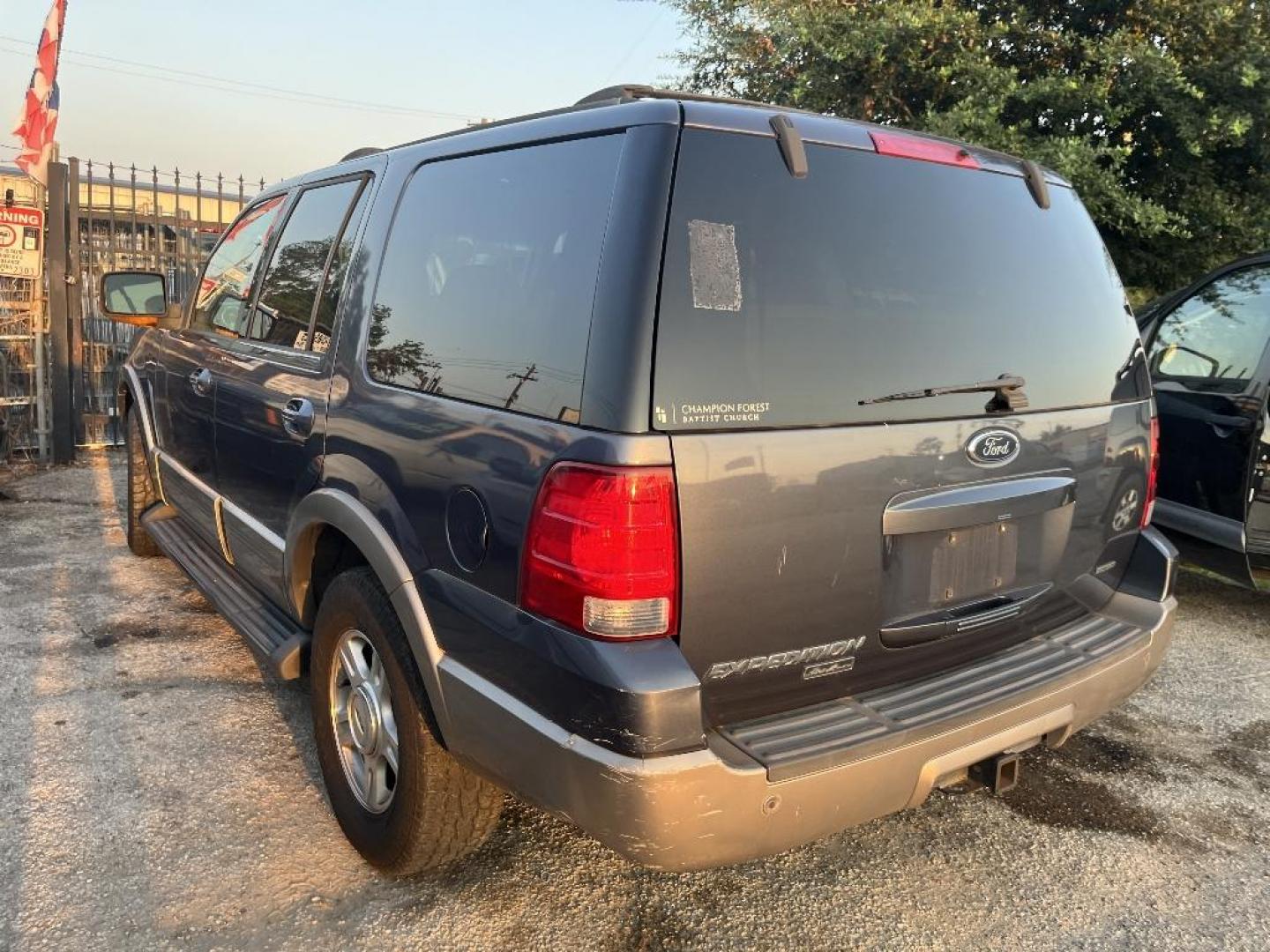 2003 BLUE FORD EXPEDITION Eddie Bauer 5.4L 2WD (1FMEU17L43L) with an 5.4L V8 SOHC 16V engine, AUTOMATIC transmission, located at 2303 West Mt. Houston, Houston, Texas, 77038, (281) 507-3956, 29.771597, -95.339569 - Photo#1