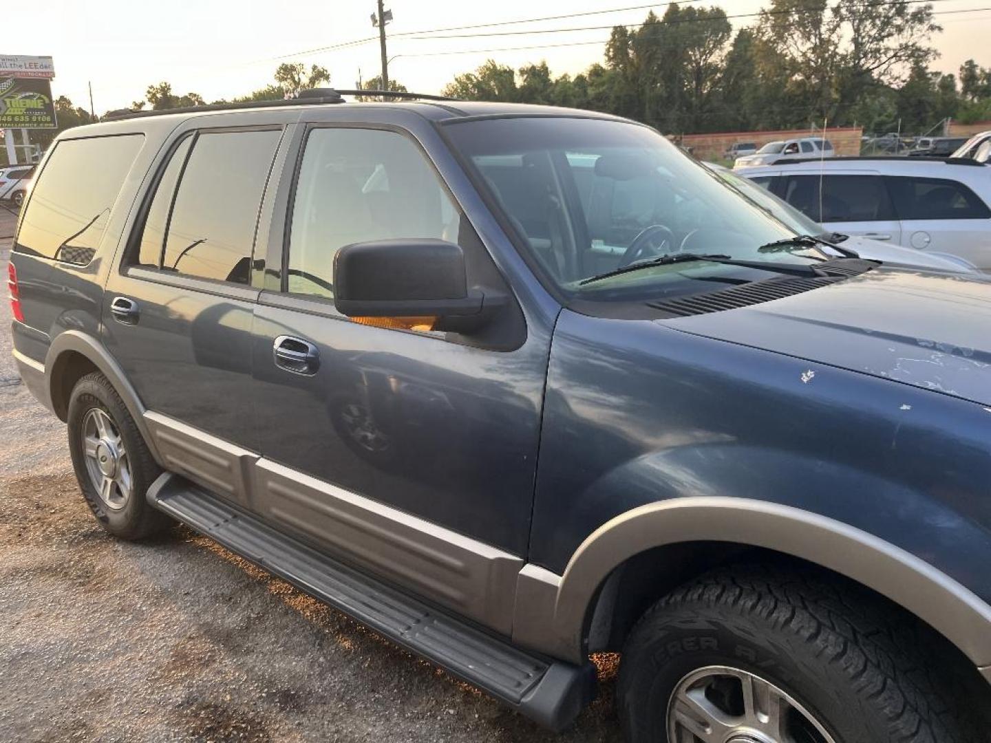 2003 BLUE FORD EXPEDITION Eddie Bauer 5.4L 2WD (1FMEU17L43L) with an 5.4L V8 SOHC 16V engine, AUTOMATIC transmission, located at 2303 West Mt. Houston, Houston, Texas, 77038, (281) 507-3956, 29.771597, -95.339569 - Photo#4