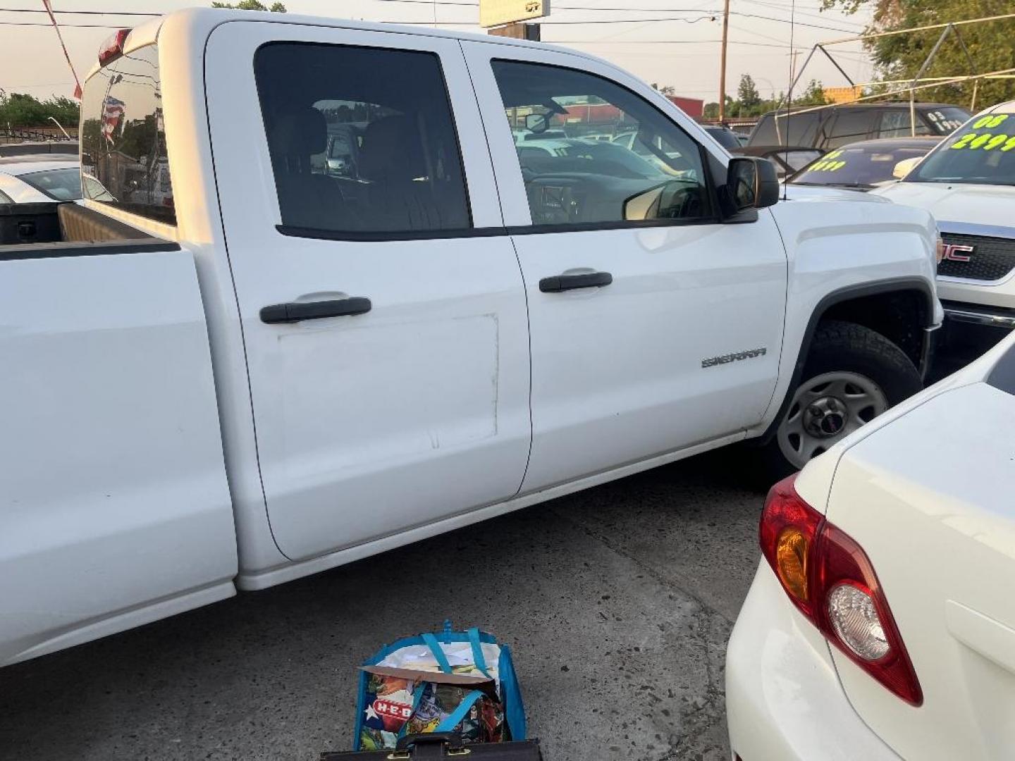 2015 WHITE GMC SIERRA 1500 Base Double Cab 2WD (1GTR1TEC8FZ) with an 5.3L V8 OHV 16V engine, AUTOMATIC transmission, located at 2303 West Mt. Houston, Houston, Texas, 77038, (281) 507-3956, 29.771597, -95.339569 - Photo#1