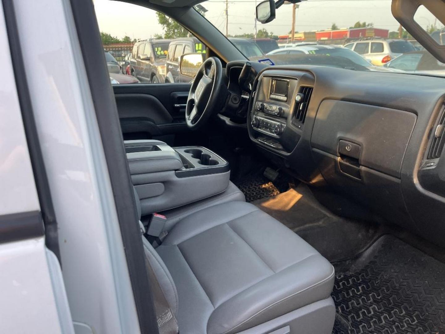 2015 WHITE GMC SIERRA 1500 Base Double Cab 2WD (1GTR1TEC8FZ) with an 5.3L V8 OHV 16V engine, AUTOMATIC transmission, located at 2303 West Mt. Houston, Houston, Texas, 77038, (281) 507-3956, 29.771597, -95.339569 - Photo#4