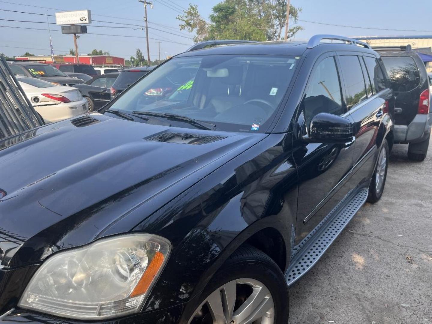 2011 BLACK MERCEDES-BENZ GL-CLASS GL450 4MATIC (4JGBF7BE7BA) with an 4.7L V8 DOHC 32V engine, AUTOMATIC transmission, located at 2303 West Mt. Houston, Houston, Texas, 77038, (281) 507-3956, 29.771597, -95.339569 - Photo#4