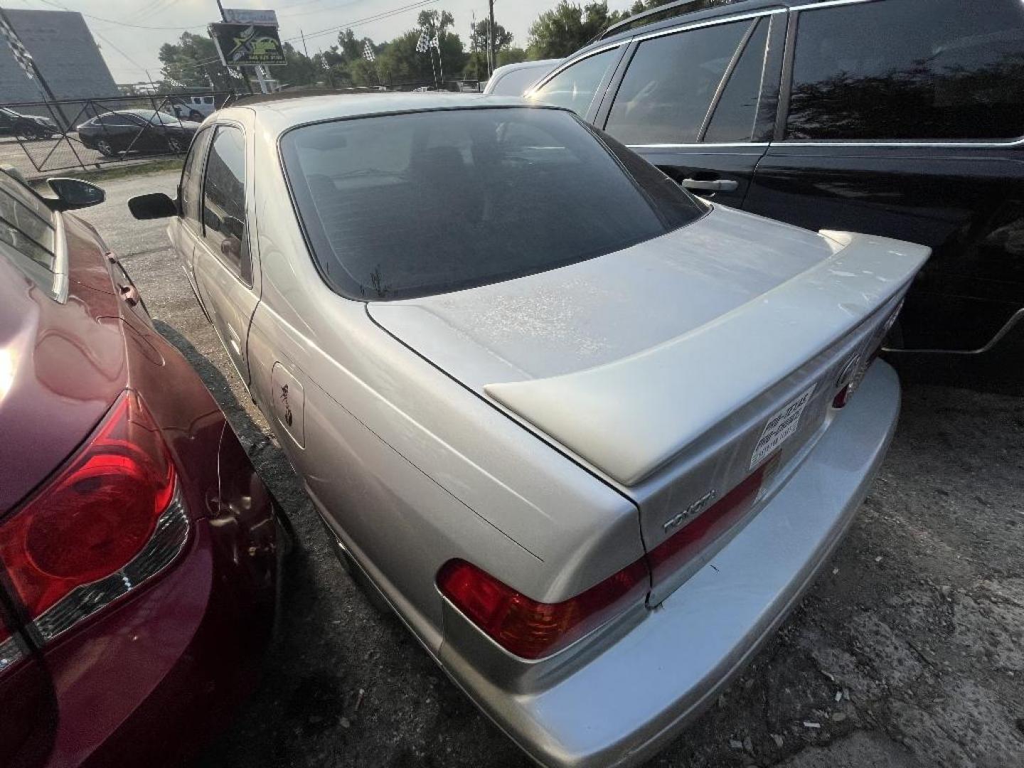 2000 BROWN TOYOTA CAMRY CE (JT2BG22K2Y0) with an 2.2L L4 DOHC 16V engine, AUTOMATIC transmission, located at 2303 West Mt. Houston, Houston, Texas, 77038, (281) 507-3956, 29.771597, -95.339569 - Photo#3