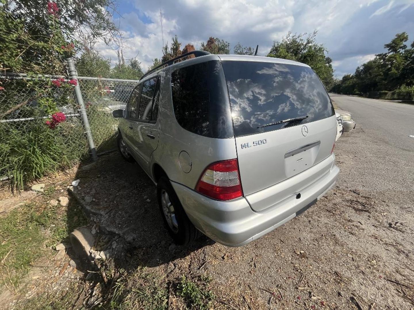 2002 BROWN MERCEDES-BENZ M-CLASS ML500 (4JGAB75EX2A) with an 5.0L V8 SOHC 24V engine, AUTOMATIC transmission, located at 2303 West Mt. Houston, Houston, Texas, 77038, (281) 507-3956, 29.771597, -95.339569 - Photo#1