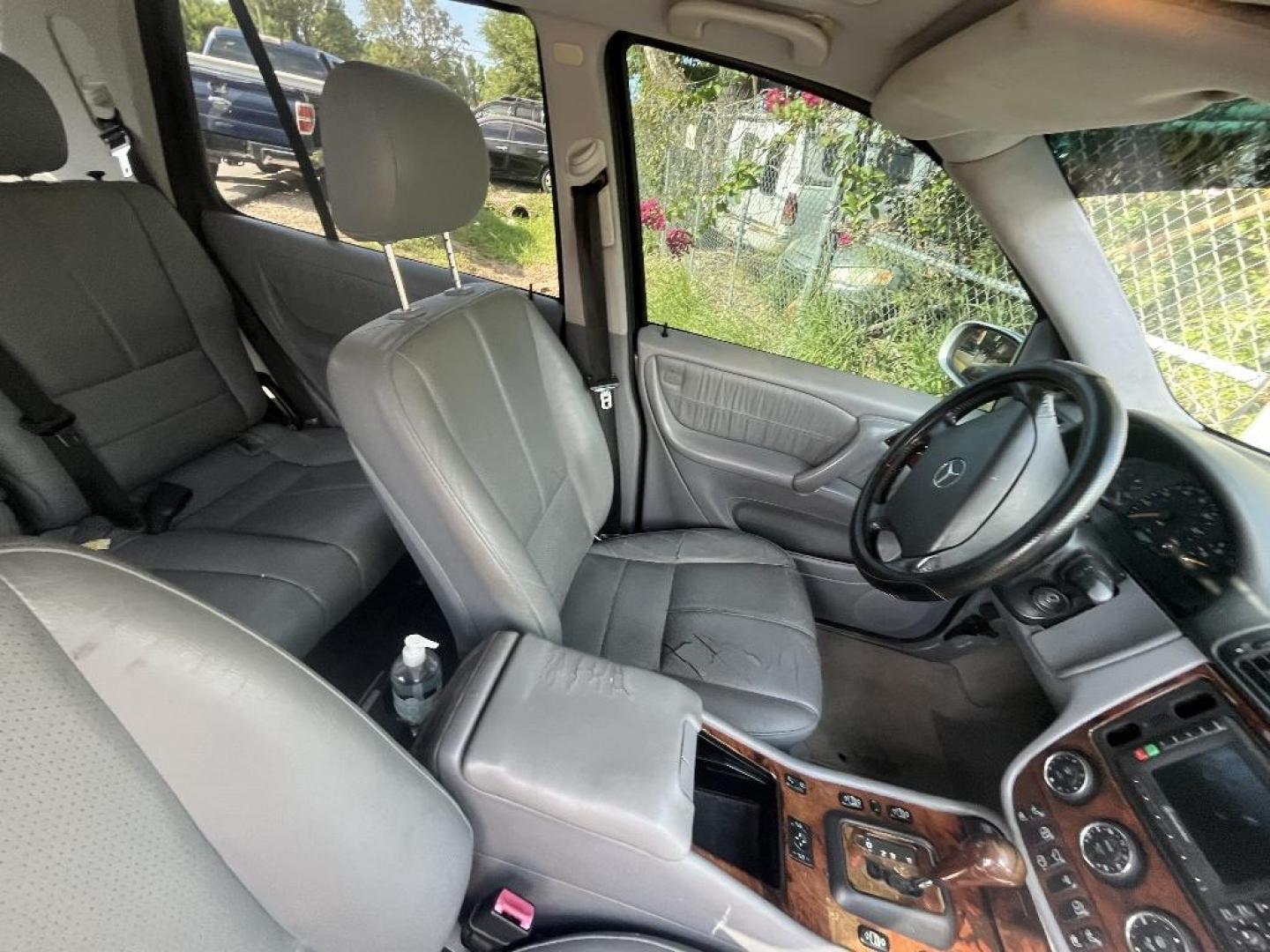 2002 BROWN MERCEDES-BENZ M-CLASS ML500 (4JGAB75EX2A) with an 5.0L V8 SOHC 24V engine, AUTOMATIC transmission, located at 2303 West Mt. Houston, Houston, Texas, 77038, (281) 507-3956, 29.771597, -95.339569 - Photo#3