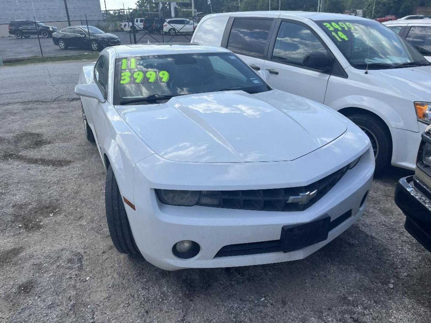 2011 WHITE CHEVROLET CAMARO 2LT Coupe (2G1FC1ED0B9) with an 3.6L V6 DOHC 24V engine, AUTOMATIC transmission, located at 2303 West Mt. Houston, Houston, Texas, 77038, (281) 507-3956, 29.771597, -95.339569 - Photo#4