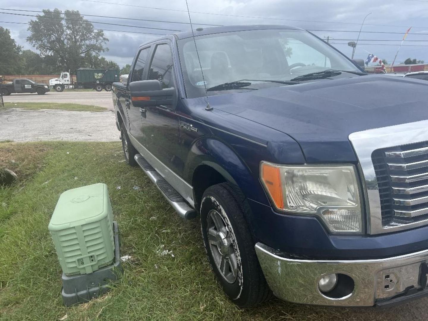 2010 BLUE FORD F-150 Lariat SuperCrew 5.5-ft. Bed 2WD (1FTEW1C84AK) with an 4.6L V8 SOHC 24V engine, AUTOMATIC transmission, located at 2303 West Mt. Houston, Houston, Texas, 77038, (281) 507-3956, 29.771597, -95.339569 - Photo#2