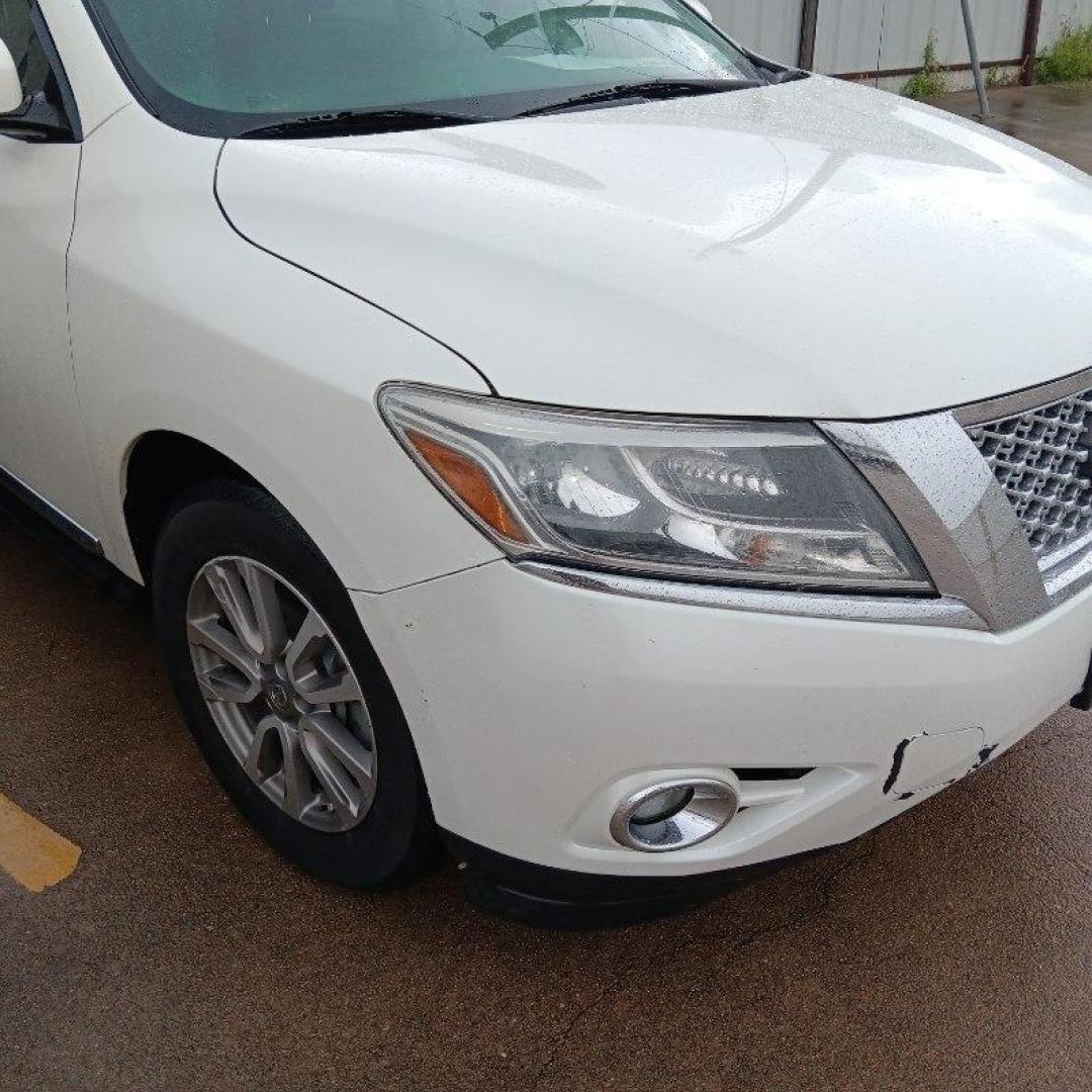 2015 WHITE NISSAN PATHFINDER S 2WD (5N1AR2MN7FC) with an 3.5L V6 DOHC 24V engine, AUTOMATIC transmission, located at 2303 West Mt. Houston, Houston, Texas, 77038, (281) 507-3956, 29.771597, -95.339569 - Photo#0