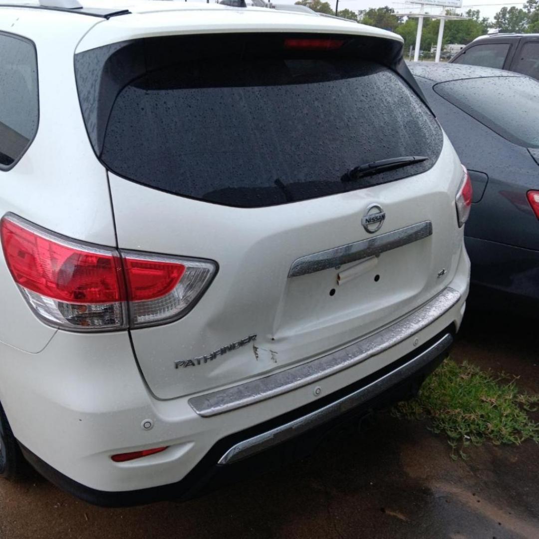 2015 WHITE NISSAN PATHFINDER S 2WD (5N1AR2MN7FC) with an 3.5L V6 DOHC 24V engine, AUTOMATIC transmission, located at 2303 West Mt. Houston, Houston, Texas, 77038, (281) 507-3956, 29.771597, -95.339569 - Photo#2