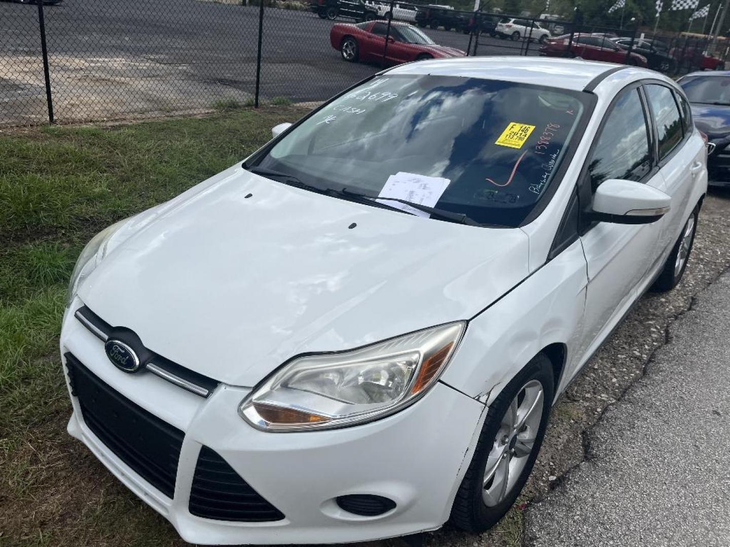 2014 WHITE FORD FOCUS SE Hatch (1FADP3K20EL) with an 2.0L L4 DOHC 16V engine, AUTOMATIC transmission, located at 2303 West Mt. Houston, Houston, Texas, 77038, (281) 507-3956, 29.771597, -95.339569 - Photo#1