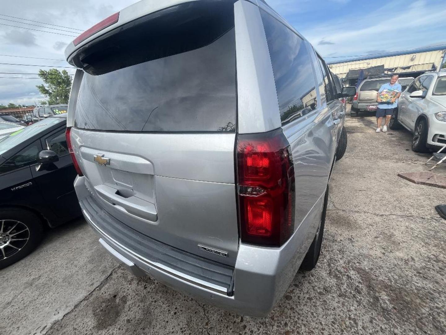 2017 GRAY CHEVROLET TAHOE Premier 2WD (1GNSCCKC5HR) with an 5.3L V8 OHV 16V engine, AUTOMATIC transmission, located at 2303 West Mt. Houston, Houston, Texas, 77038, (281) 507-3956, 29.771597, -95.339569 - Photo#1