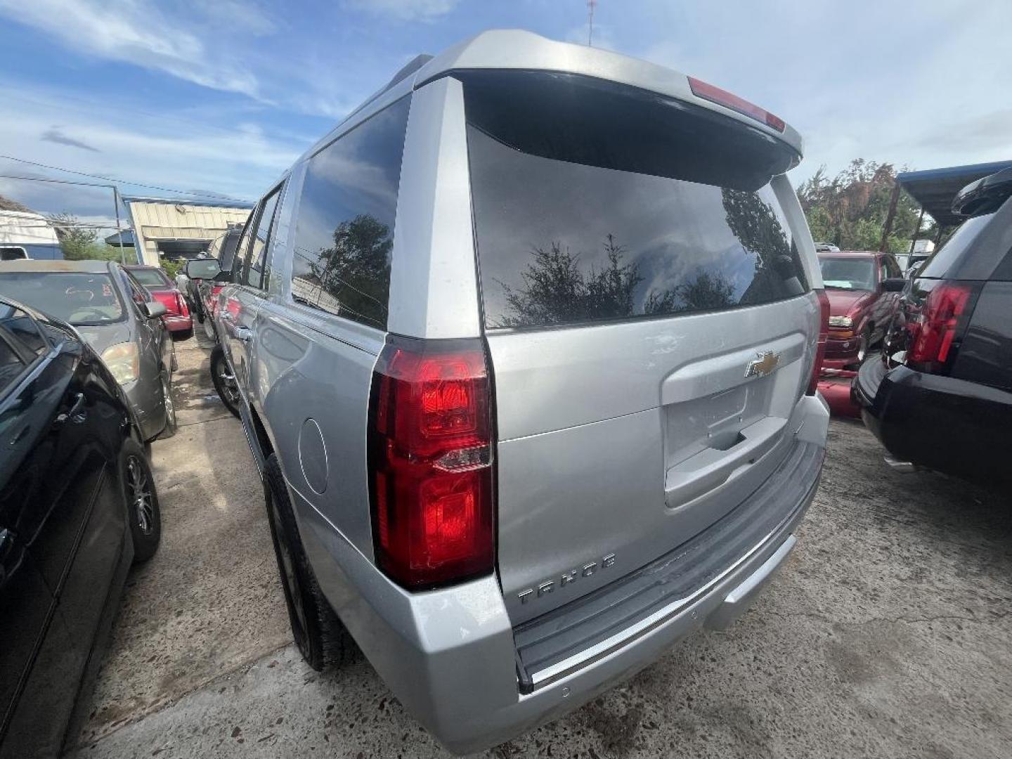 2017 GRAY CHEVROLET TAHOE Premier 2WD (1GNSCCKC5HR) with an 5.3L V8 OHV 16V engine, AUTOMATIC transmission, located at 2303 West Mt. Houston, Houston, Texas, 77038, (281) 507-3956, 29.771597, -95.339569 - Photo#2