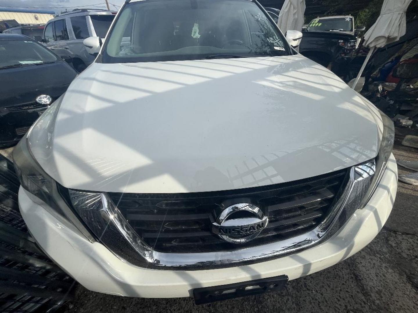 2018 WHITE NISSAN PATHFINDER Platinum 4WD (5N1DR2MM4JC) with an 3.5L V6 DOHC 24V engine, MANUAL transmission, located at 2303 West Mt. Houston, Houston, Texas, 77038, (281) 507-3956, 29.771597, -95.339569 - Photo#0