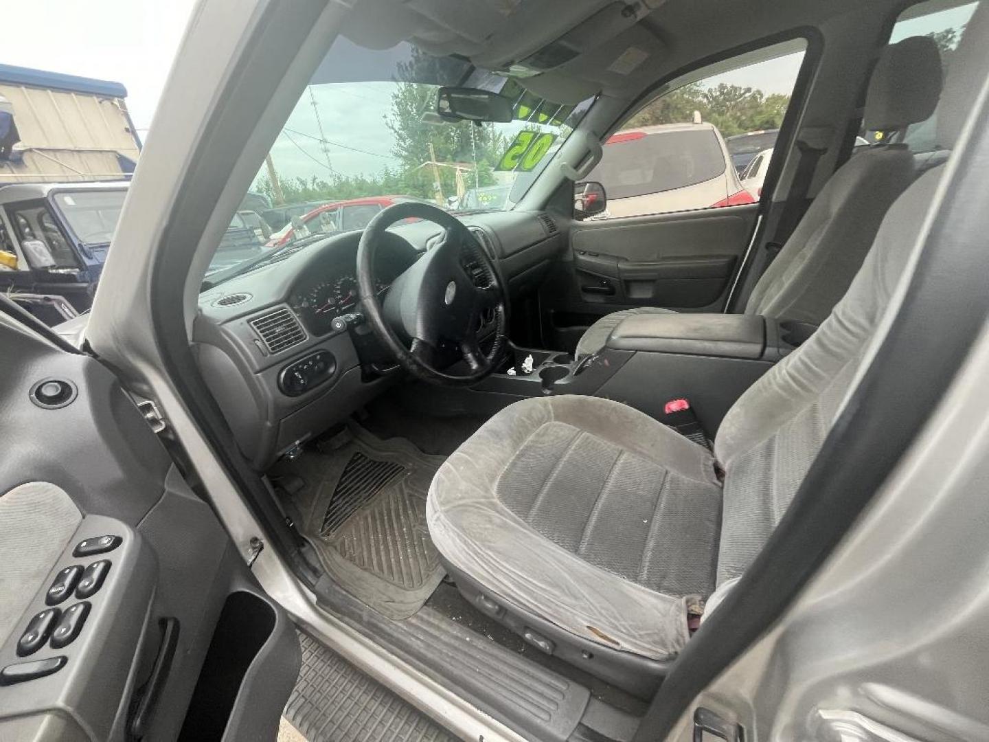 2005 BROWN FORD EXPLORER XLT 4.0L 4WD (1FMZU73K95U) with an 4.0L V6 SOHC 12V FFV engine, AUTOMATIC transmission, located at 2303 West Mt. Houston, Houston, Texas, 77038, (281) 507-3956, 29.771597, -95.339569 - Photo#3