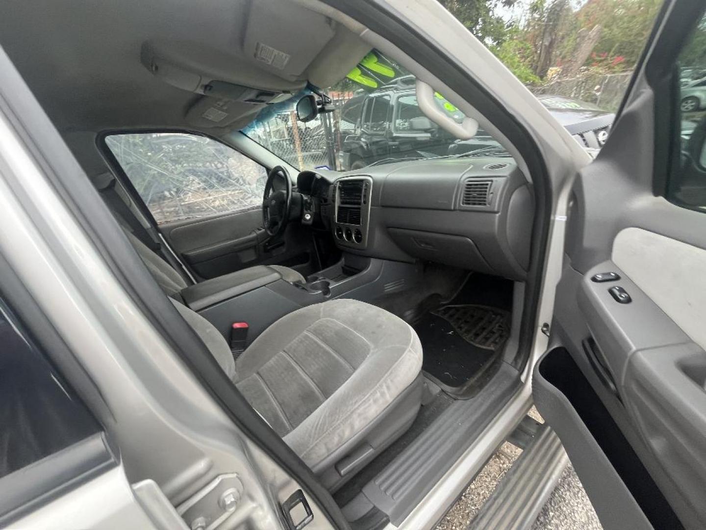 2005 BROWN FORD EXPLORER XLT 4.0L 4WD (1FMDU73K25Z) with an 4.0L V6 SOHC 12V FFV engine, AUTOMATIC transmission, located at 2303 West Mt. Houston, Houston, Texas, 77038, (281) 507-3956, 29.771597, -95.339569 - Photo#4