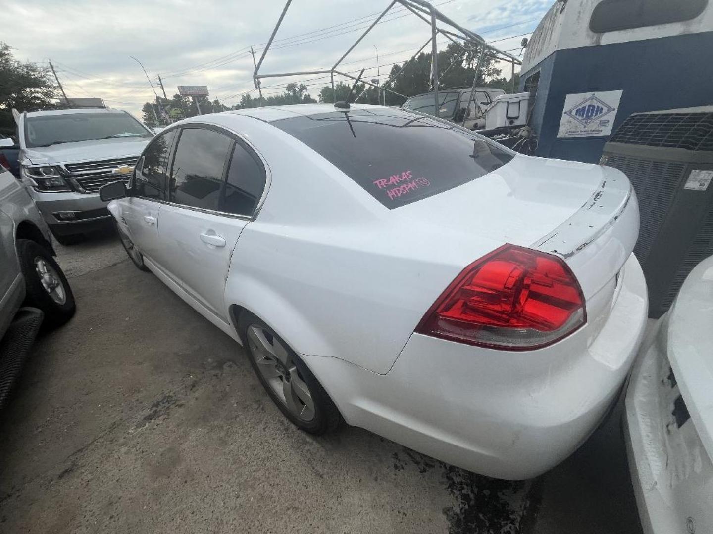 2009 WHITE PONTIAC G8 Base (6G2ER57709L) with an 3.6L V6 DOHC 24V engine, AUTOMATIC transmission, located at 2303 West Mt. Houston, Houston, Texas, 77038, (281) 507-3956, 29.771597, -95.339569 - Photo#1