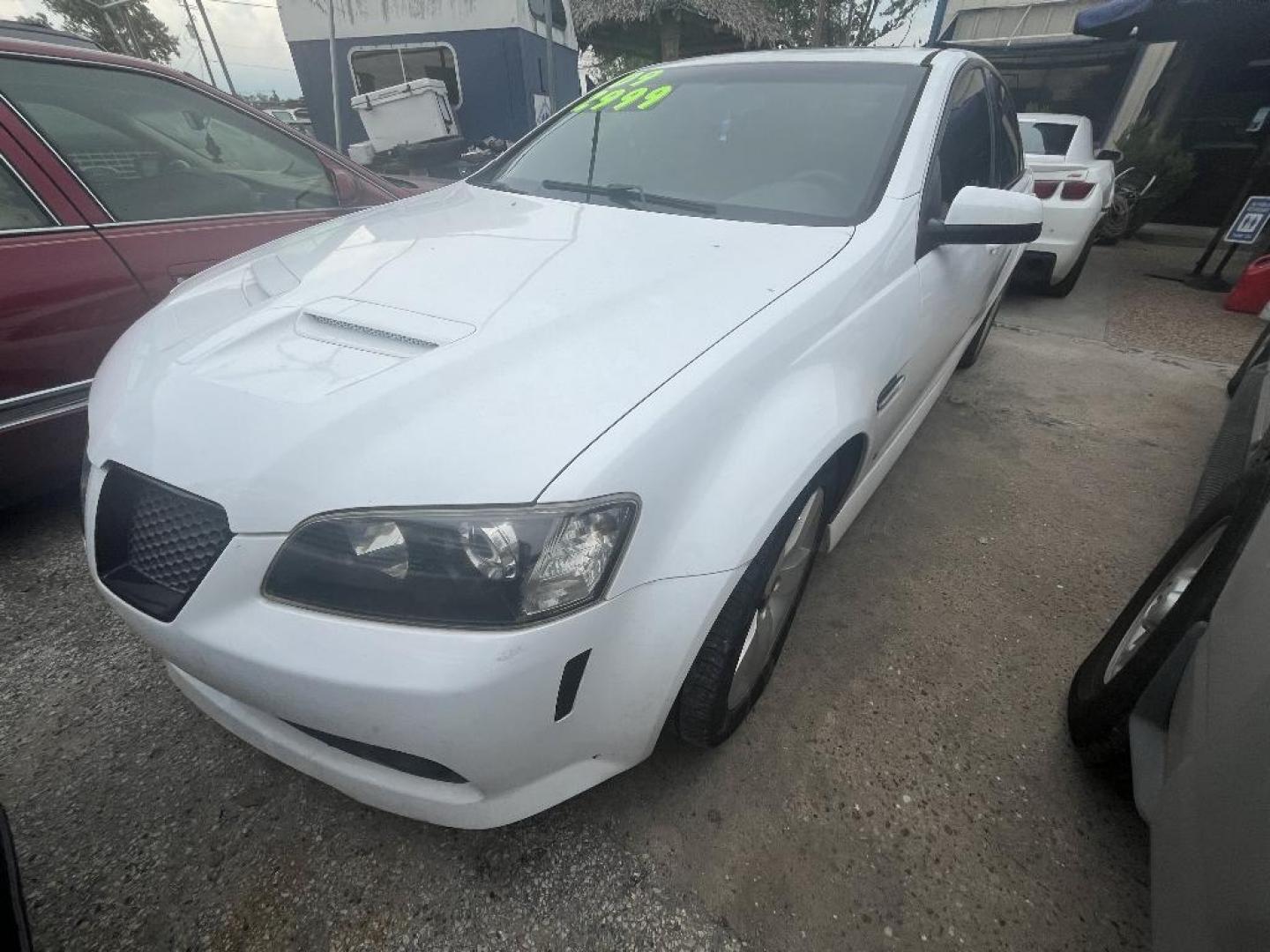 2009 WHITE PONTIAC G8 Base (6G2ER57709L) with an 3.6L V6 DOHC 24V engine, AUTOMATIC transmission, located at 2303 West Mt. Houston, Houston, Texas, 77038, (281) 507-3956, 29.771597, -95.339569 - Photo#3