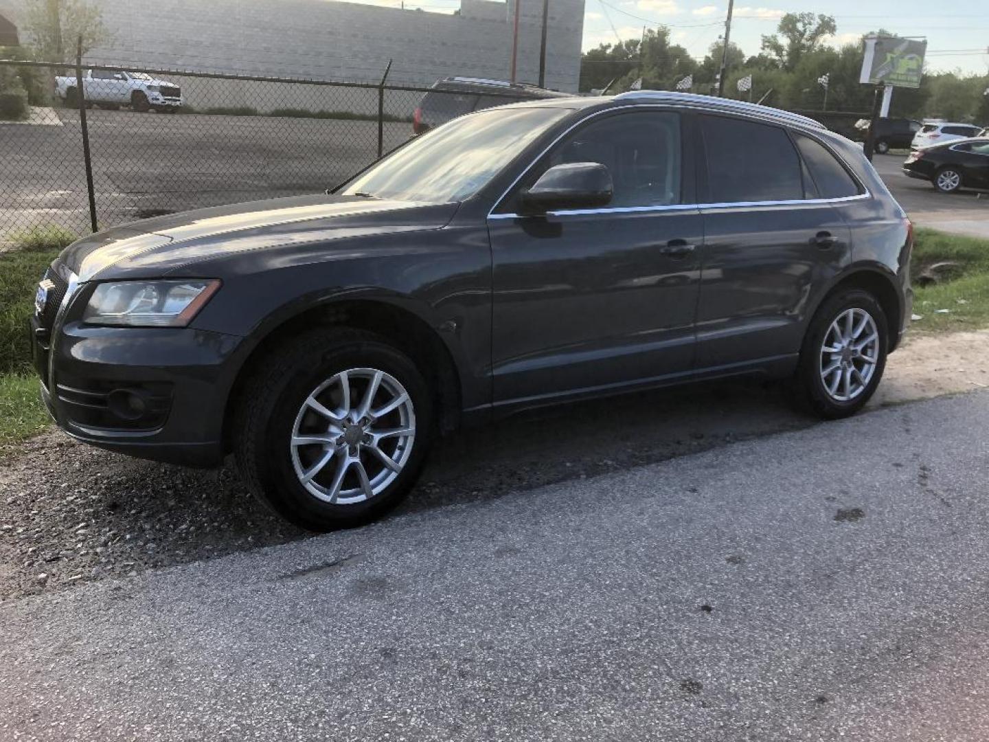 2009 BLACK AUDI Q5 3.2 quattro Premium (WA1KK78R49A) with an 3.2L V6 DOHC 24V engine, AUTOMATIC transmission, located at 2303 West Mt. Houston, Houston, Texas, 77038, (281) 507-3956, 29.771597, -95.339569 - Photo#0