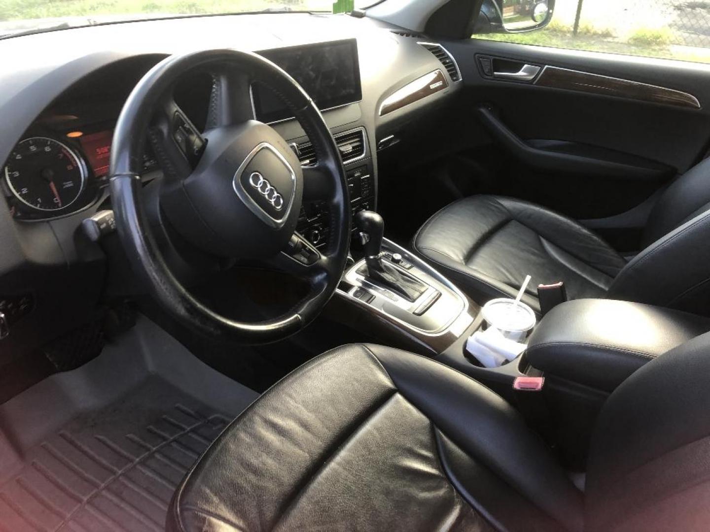 2009 BLACK AUDI Q5 3.2 quattro Premium (WA1KK78R49A) with an 3.2L V6 DOHC 24V engine, AUTOMATIC transmission, located at 2303 West Mt. Houston, Houston, Texas, 77038, (281) 507-3956, 29.771597, -95.339569 - Photo#2