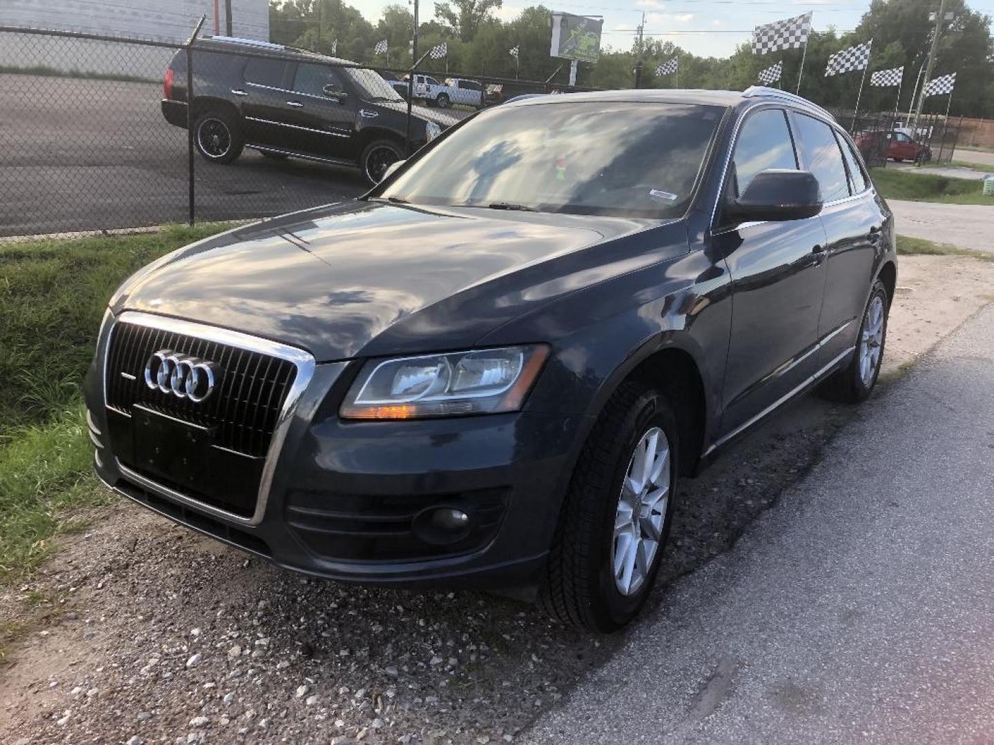 2009 BLACK AUDI Q5 3.2 quattro Premium (WA1KK78R49A) with an 3.2L V6 DOHC 24V engine, AUTOMATIC transmission, located at 2303 West Mt. Houston, Houston, Texas, 77038, (281) 507-3956, 29.771597, -95.339569 - Photo#6