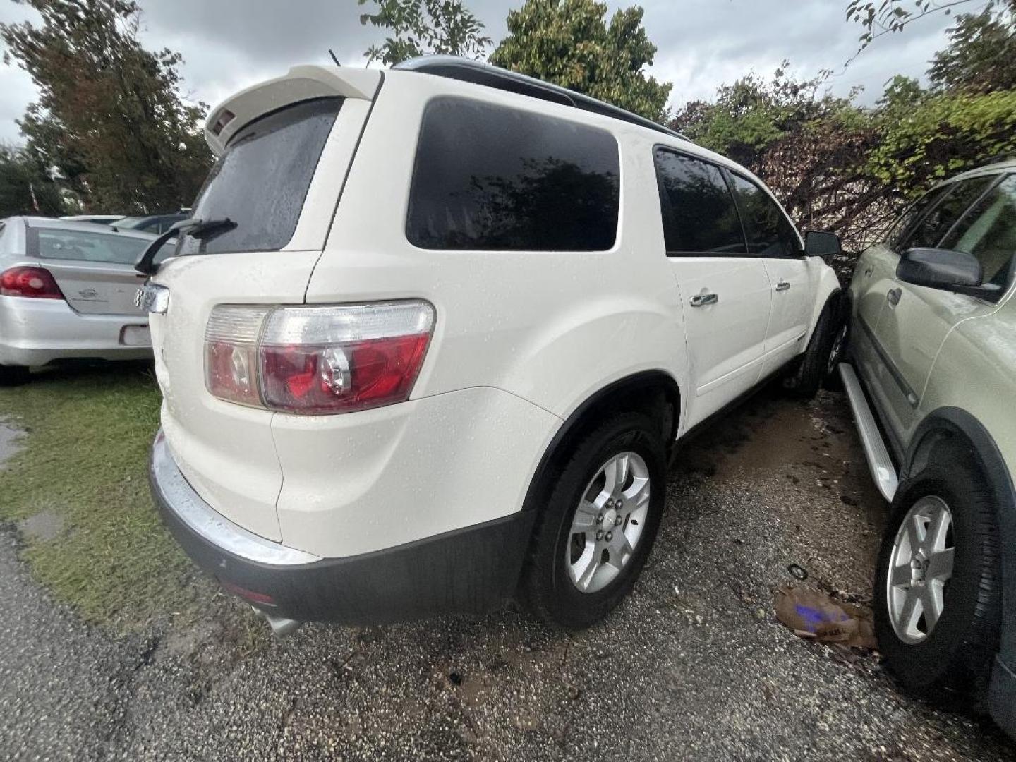 2007 WHITE GMC ACADIA SLE-1 FWD (1GKER13727J) with an 3.6L V6 DOHC 24V engine, AUTOMATIC transmission, located at 2303 West Mt. Houston, Houston, Texas, 77038, (281) 507-3956, 29.771597, -95.339569 - Photo#0